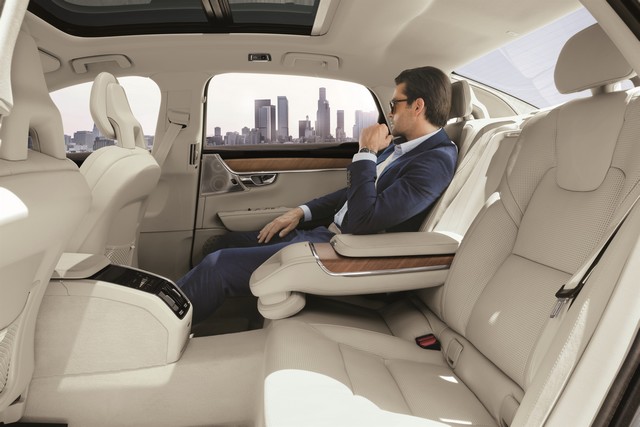  Volvo Cars dévoile la nouvelle version de la berline S90 et le modèle haut de gamme S90 Excellence à Shanghai  283275199953VolvoS90Chinaversioninteriorrearseat