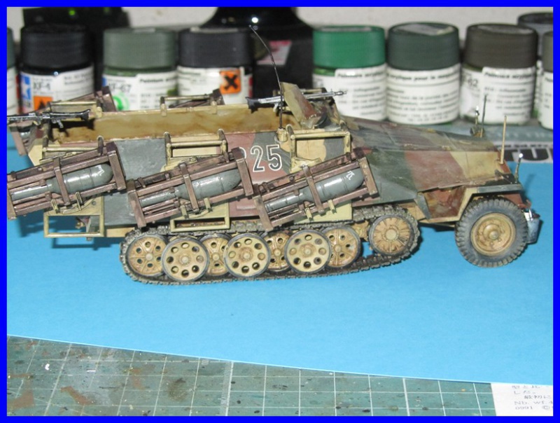 Mtl.SPW.Sd.Kfz.251/1Ausf.D mit Schwerer Wurfrahmen 40 STUKA ZU FUSS  1/35 de TAMIYA - Page 2 285208IMG0912800x600