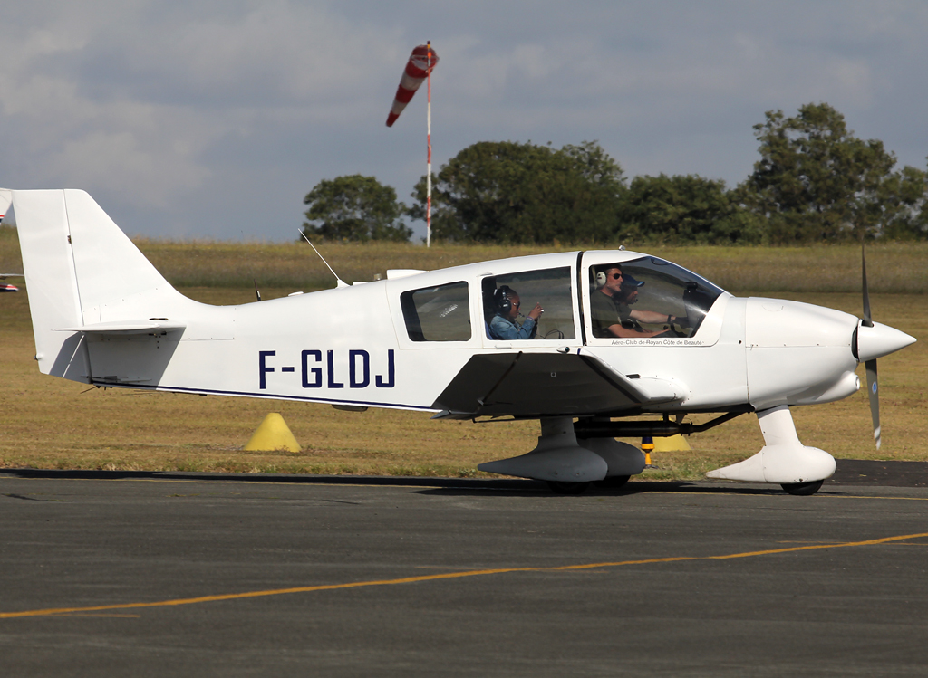 Aérodrome de Royan 288628DR400PrivateFGLDJRoyan300712EPajaud