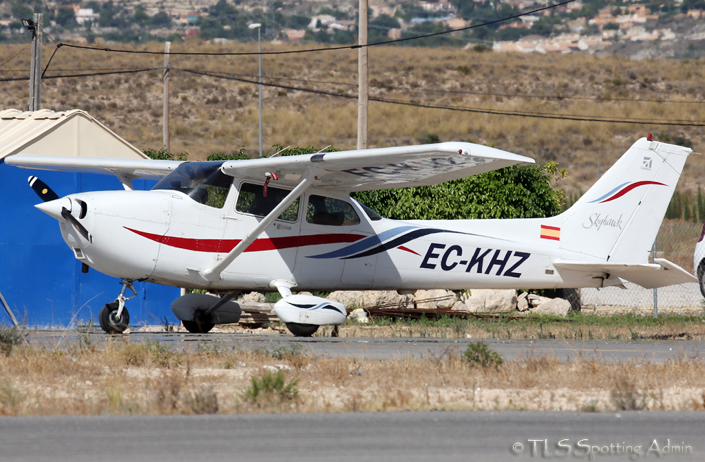 Aérodrome Alicante-Mutxamel - LEMU 291364Cessna172PrivateECKHZAlicante090813EPajaud