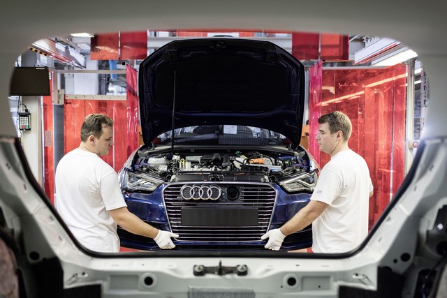 Sur la ligne d’assemblage : la production de l’Audi A3 Sportback e-tron  294061AU140793large