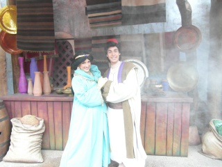 Photos avec les Personnages Disney - Page 35 295937SAM0997