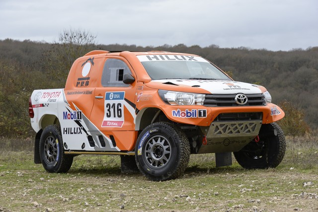  Toyota France Compétition dévoile son Hilux engagé sur le Dakar 2016 2968612EM0933