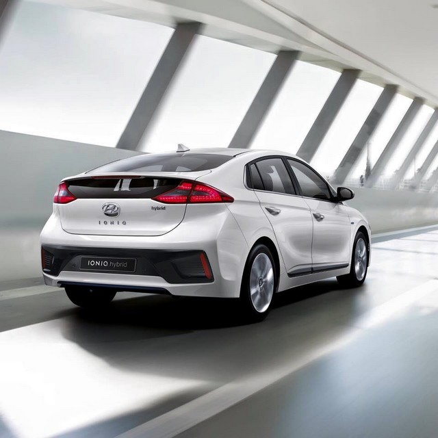 Hyundai serre les prix sur la nouvelle Ioniq et offre 3 ans d’entretien gratuit 31180412509731