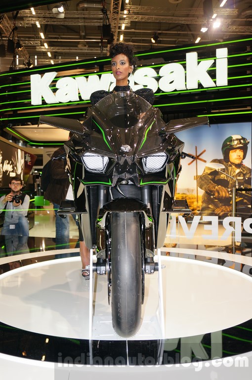 Kawasaki Ninja H2 et H2R - Page 10 312512KawasakiNinjaH2RheadlampatINTERMOT2014