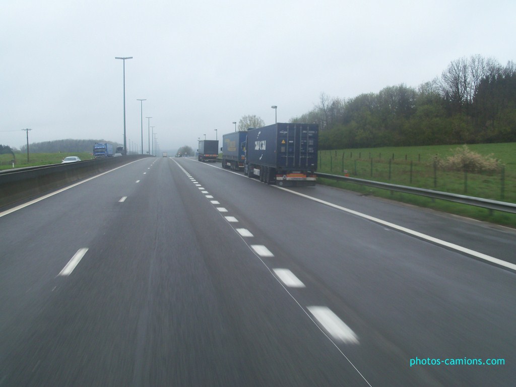 Les parkings d'autoroutes - Page 4 319864photoscamions27Avril201246