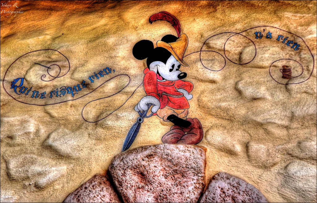 Photos de Disneyland Paris en HDR (High Dynamic Range) ! - Page 39 321159QuinerisqueriennarienMickeyHDR