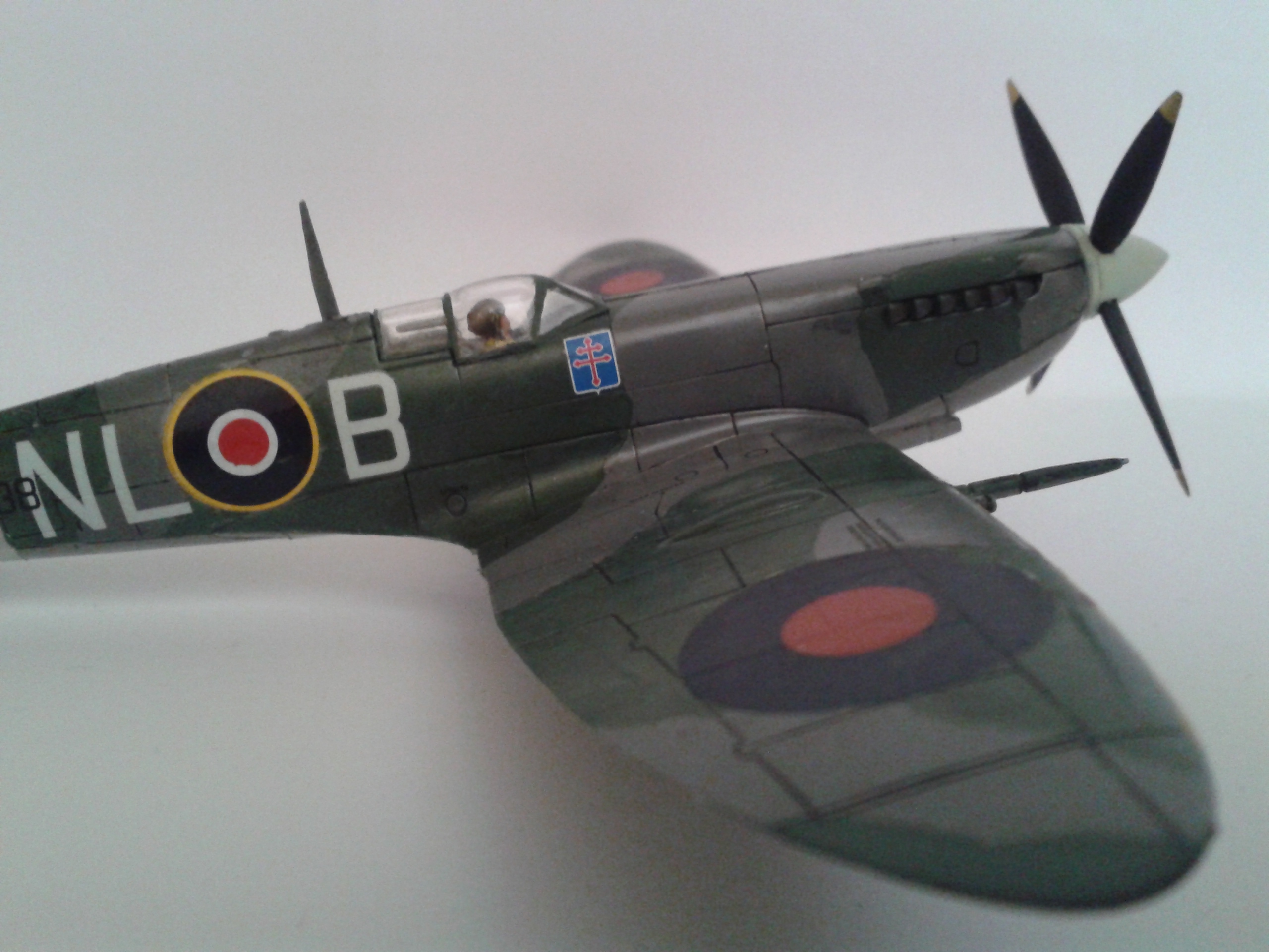 Spitfire Mk. IXC - Pierre Clostermann - Airfix 1/72 321384201607071148131