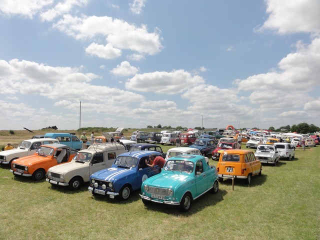 Renault Classic participe au "4L International" 2015 3236507037016