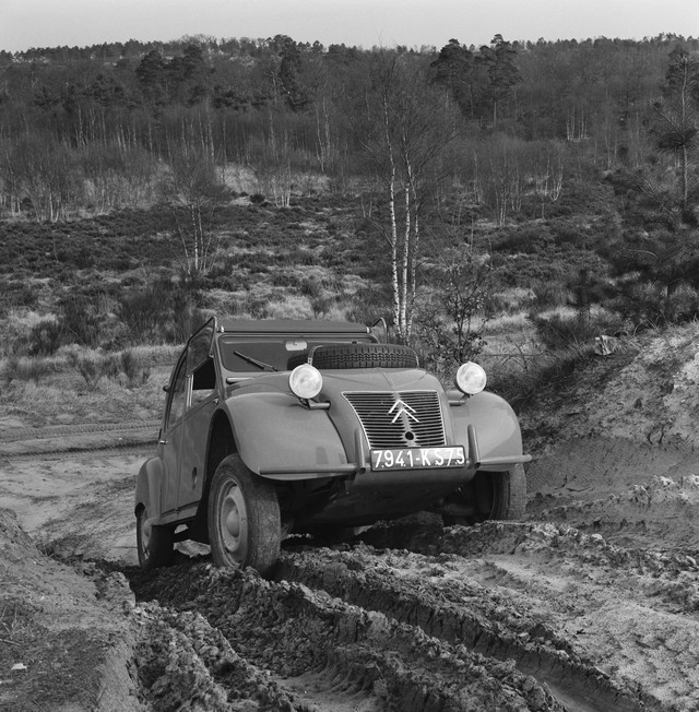 Salon Techno-Classica 2015 : : « Citroën A Du Caractère » 32464321663nb91385