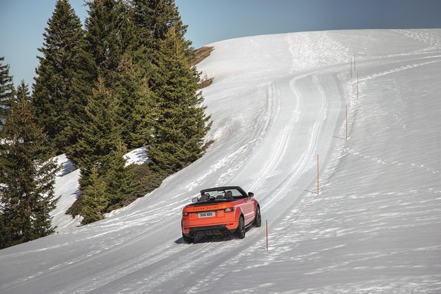 Range Rover Cabriolet, Un SUV Pour Toutes Les Saisons 326427RREVQConvertibleDrivingSnow09111507