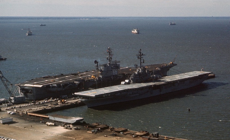 US NAVY PORTE-AVIONS CLASSE ESSEX (3EME PARTIE) 326666USSBoxerLPH41969