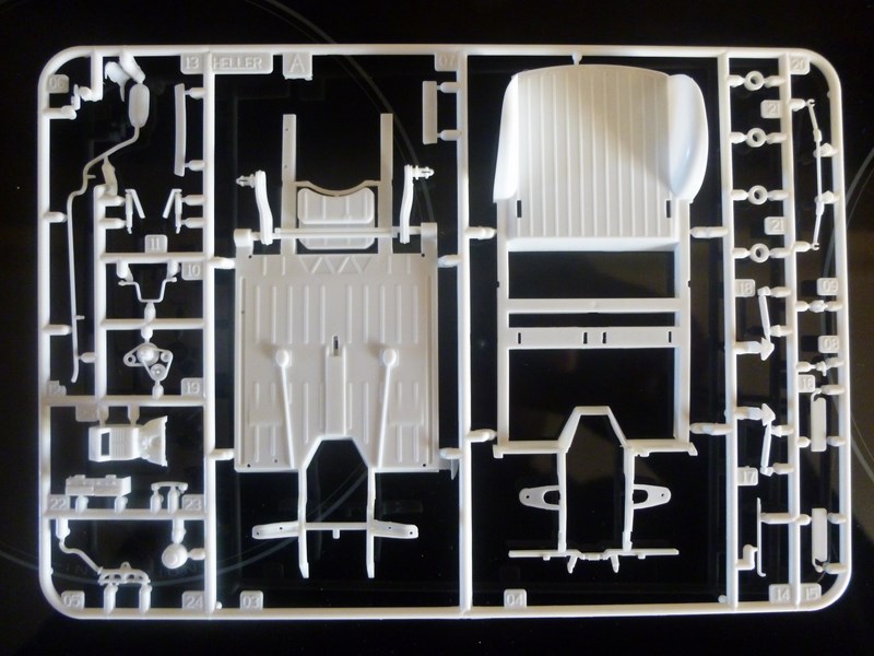 RENAULT 4L GTL 1/24ème Réf 80759  327318P1000493Copier