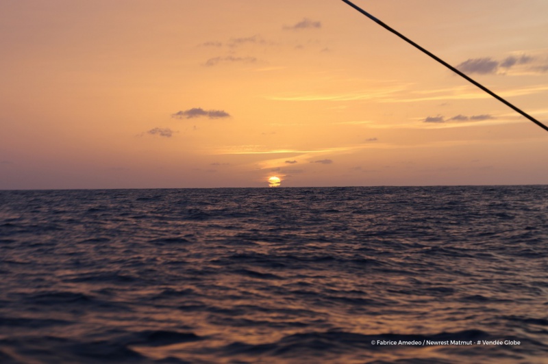 L'Everest des Mers le Vendée Globe 2016 - Page 6 330488photosentfromtheboatnewrestmatmutonnovember14th2016photofabriceamedeophotoenvoyeedepuislebateaunewrestmatmutle14novembre2016photofabriceamedeoleverdesoleilr16801200