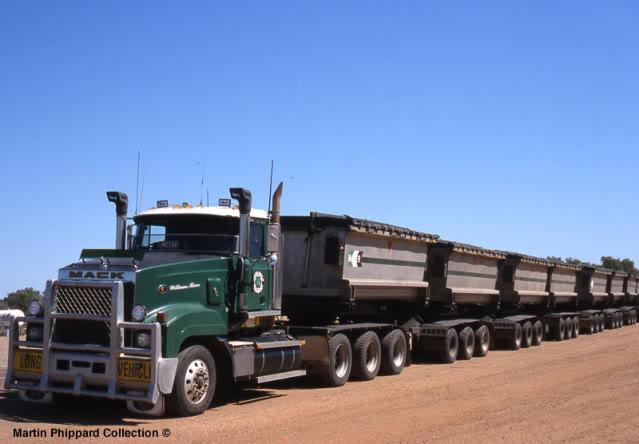 La MACK remorque 330943MackRoadTrain2