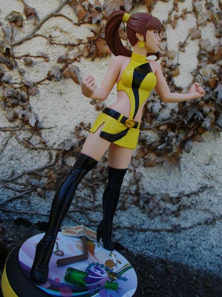 BEFORE WATCHMEN: SILK SPECTRE STATUE 341776wwwkizoacomdscn2193