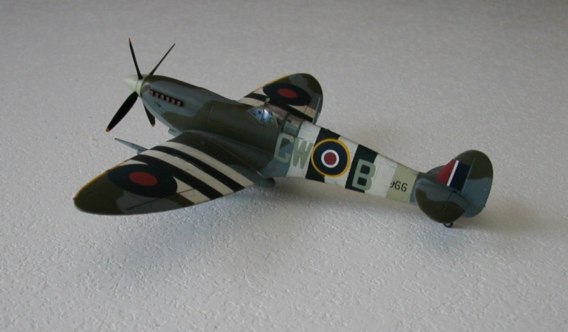 1/72 Spitfire IX "Ile de France" nouvelles photos le 24 mai 345709spitIX1