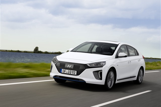 Hyundai serre les prix sur la nouvelle Ioniq et offre 3 ans d’entretien gratuit 351470HyundaiIONIQHybrid15