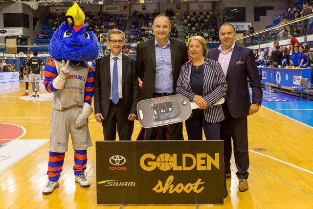  Le gagnant du jeu SIVAM Toyota Asnières Golden Shoot remporte une Toyota Yaris Hybride 358345toyotasivamjeugoldenshoot