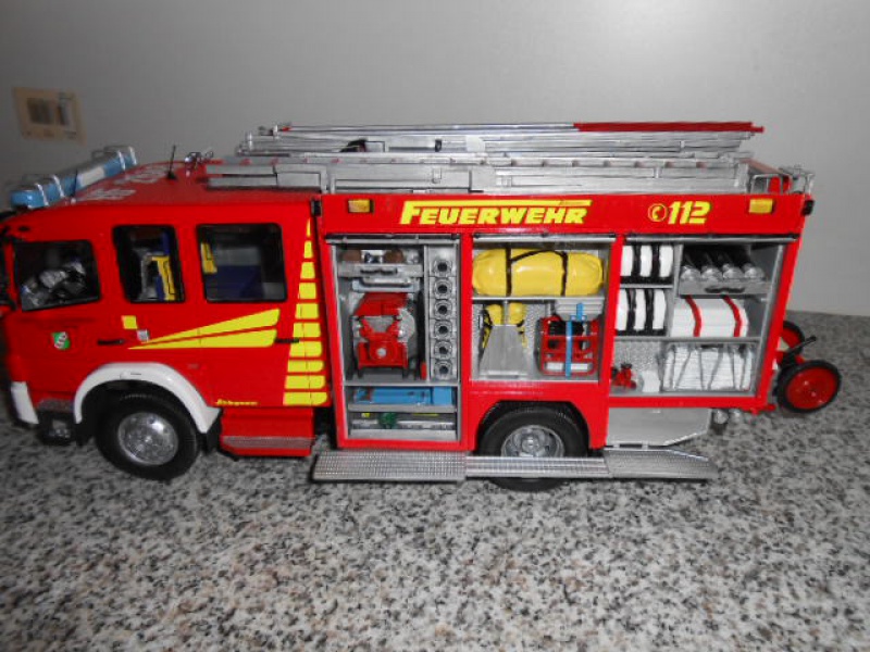 Camion de pompiers atelier de revell au 1/24° 359895pompier023