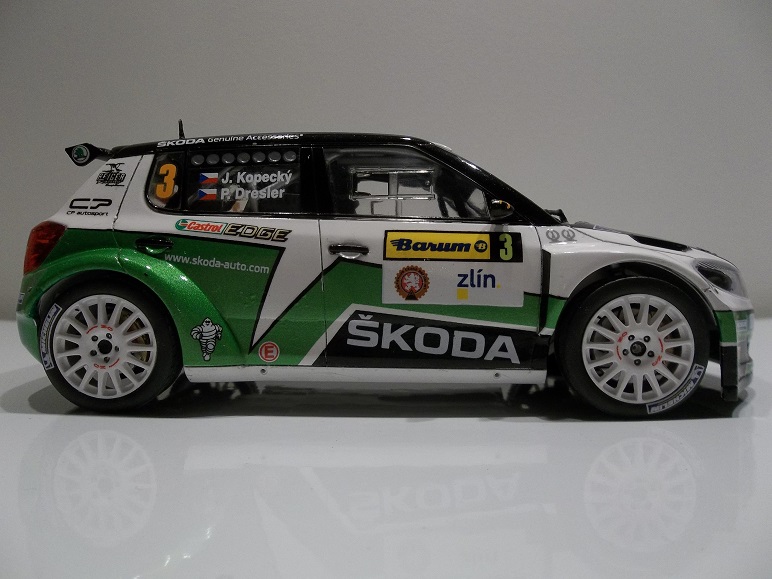 skoda fabia s2000 - Page 3 360731skodafabia008