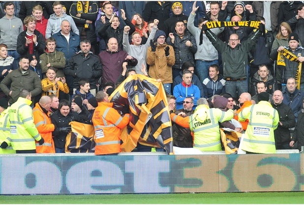 Saison 13/14 - Novembre - Page 5 367416hullcityfans2