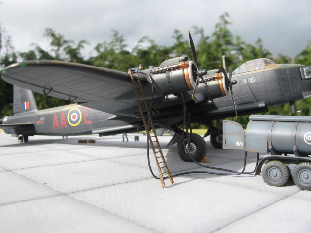 Short Stirling Mk III Italeri + scratch 1/72 Commémorations 08 mai 2015 373855IMG5270