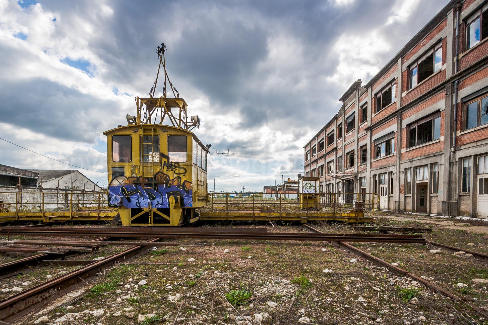 Urbex - Ancienne navette d'un ancien magasin général de la SNCF 374150IMG35042