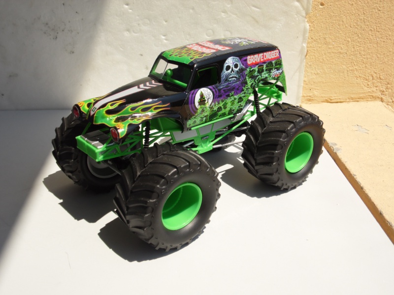 Grave Digger. 374608SAM7183