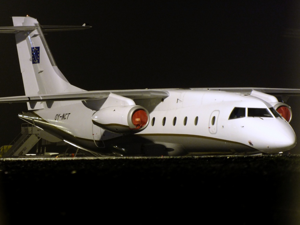 Spotting du 5/01/2014 : A320 (YL-LCL) Windavia 374620Janviern3095