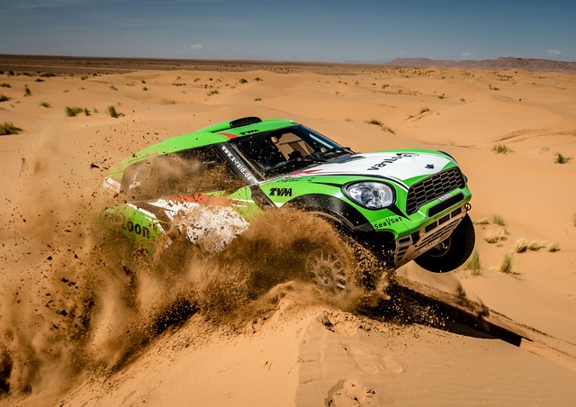 MINI annonce les équipages des MINI ALL4 Racing engagées au Rallye Dakar 2016. 376944P90204090highReserikvanloonndlwo