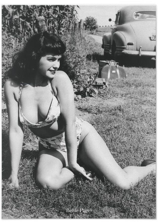 Les années 20 à 70 : photos et vidéos d'époque (partie 1) - Page 38 376948bettiepagepicnicpinupwithvintageamericancarposterr0da82aaab1c342a9af625065b4a57483aflgx8byvr512