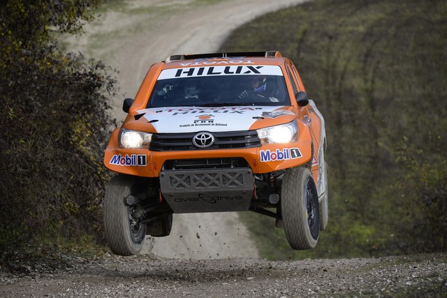  Toyota France Compétition dévoile son Hilux engagé sur le Dakar 2016 3808612EM1122