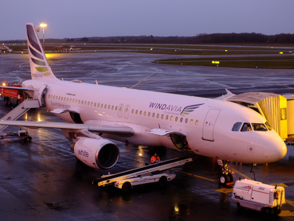 Spotting du 5/01/2014 : A320 (YL-LCL) Windavia 385220Janviern3135