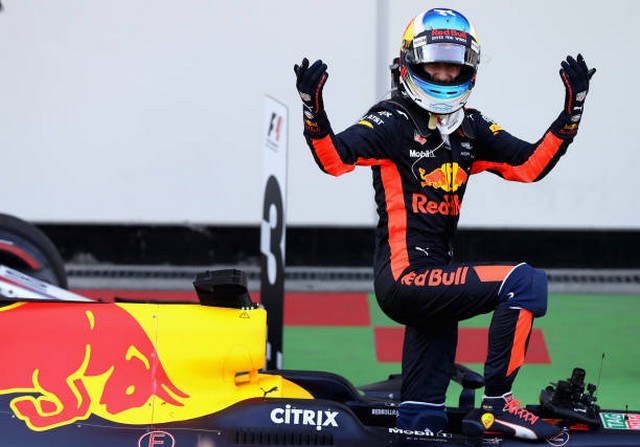 F1 GP d'Azerbaïdjan 2017 : Victoire Daniel Ricciardo  3911382017DanielRicciardo1