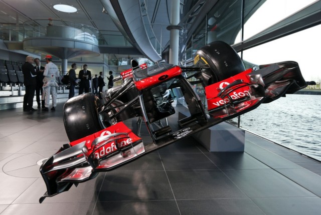 F1 2013 : McLaren dévoile sa MP4-28  3948842013McLarenMercedesMP42813