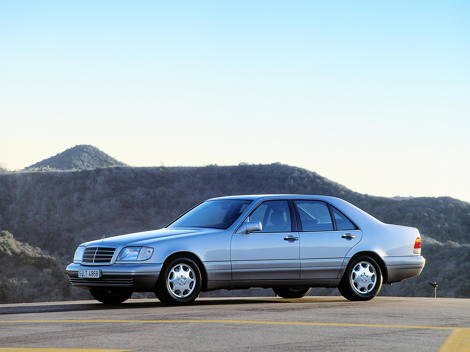 les plus belles photos de Mercedes-Benz classe S w140 et c140... juste pour rêver et pour le plaisir des yeux - Page 4 398041mbw140bellephoto0077