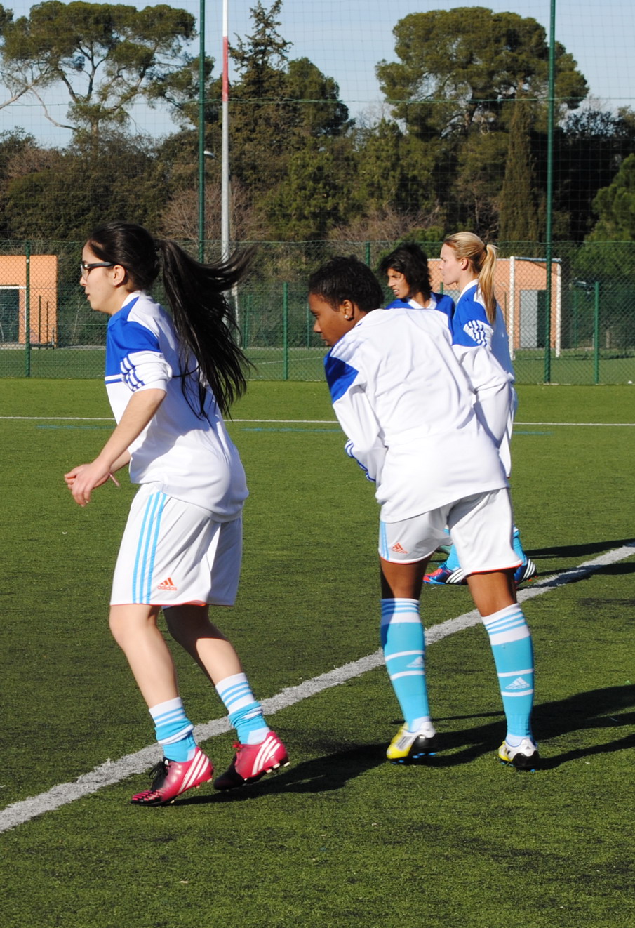 FEMININES DE L'OM : L'AVENIR LEUR APPARTIENT !!! UNE EQUIPE SE CONSTRUIT  2013  - Page 3 402691Photo047