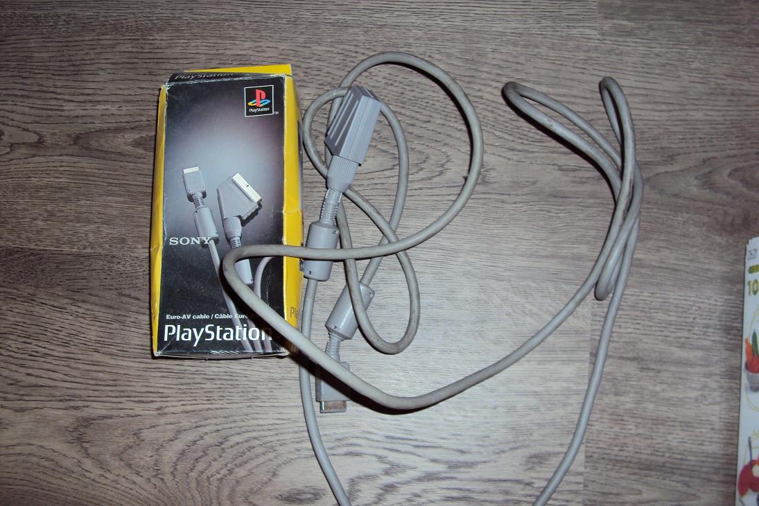 [Estim] lot PS2 + câble RGB officiel ps1 en boite 406396DSC04974