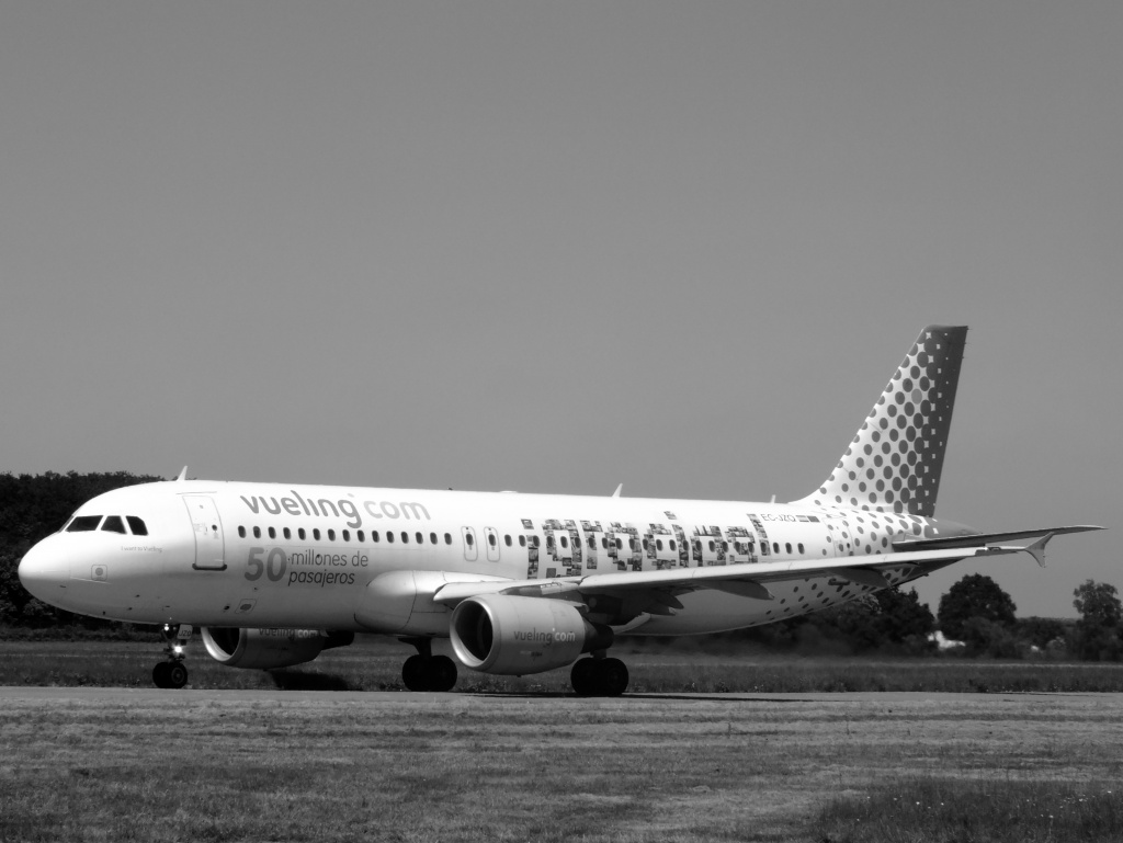 [27/09/2012] Airbus A320 (EC-JZQ) Vueling: ¡Gracias! 50 Million Passengers 407686Juinn6006