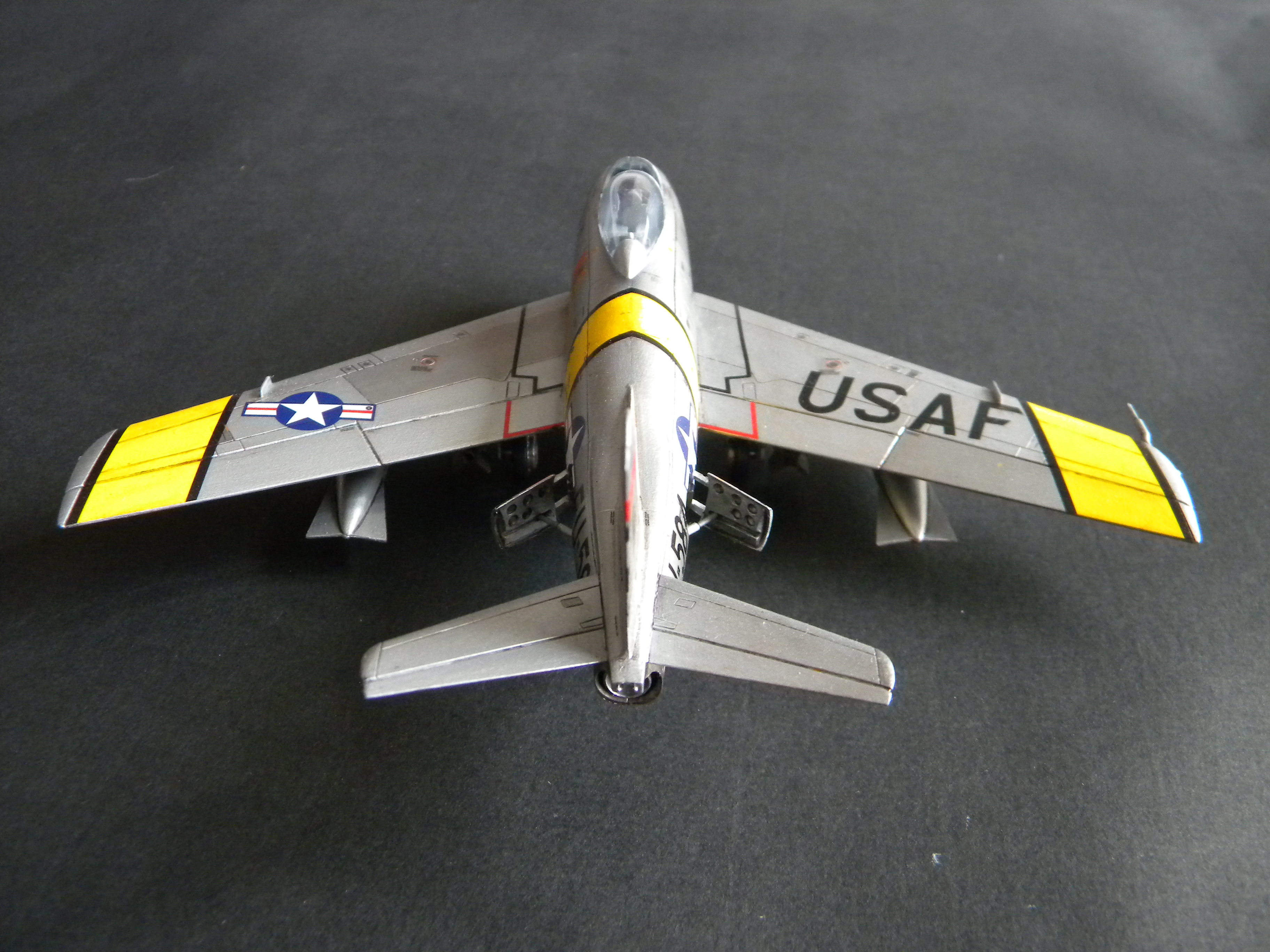 [Airfix] F-86F Maj. John Glenn "Mig Mad Marine" 407935DSCN9689