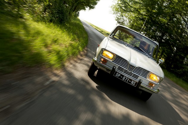 Renault fête les cinquante ans de la Renault 16 : une voiture familiale à vivre 4151926865416