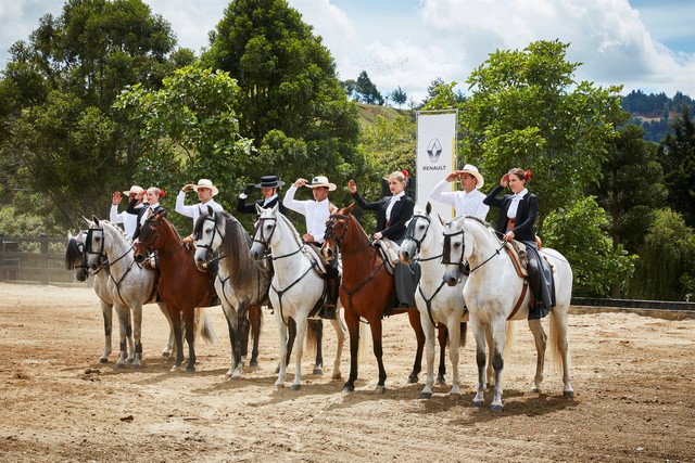 Groupe Renault - 2016 - Album photo : Révélation de Renault ALASKAN en Colombie 4153128048416