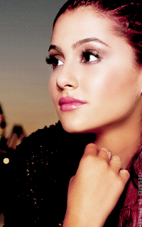 Ariana Grande 41851144A1