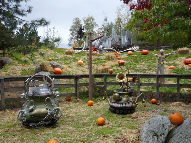 Présentation des Saisons Halloween et Noël 2015 à Disneyland Paris - Page 2 422839P1100403