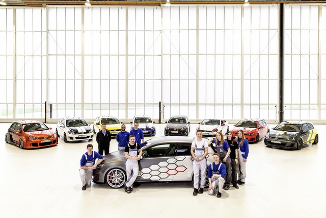 Les apprentis Volkswagen de Wolfsburg présentent leur Golf GTI Heartbeat de 400ch (295 kW) au Wörthersee  424146hddb2016al00833large