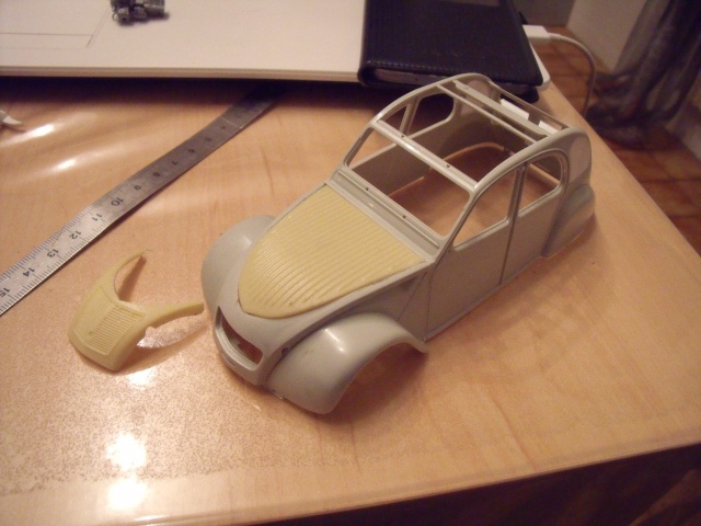 [REVELL] CITROËN 2CV La Deuche d'Antoine MARECHAL avant l'impact !!! Réf 07053 427066DSCF79802