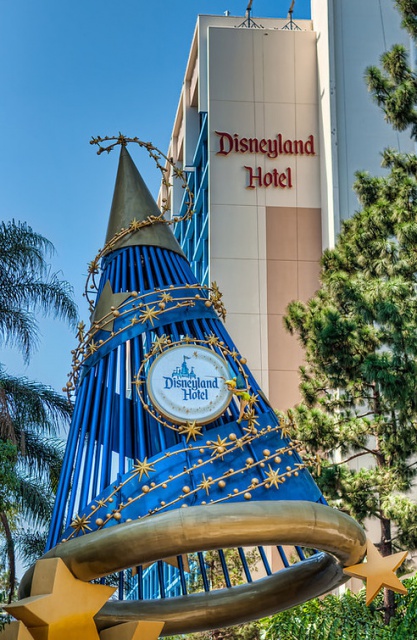 Disneyland Hotel 42743637041e9e7d34a259746c03eb8fa487ee