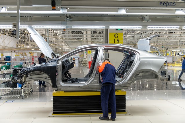 Volvo Car Acquiert Le Contrôle De Ses Joint Ventures En Chine Pour 2,2 Milliards De Sek (230 Millons D'Euros) 429245166897ProductionoftheVolvoS60L