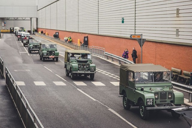 Célébration de la légende : Le dernier Land Rover DEFENDER est construit à Solihull 430546unspecified3N4LYSNF